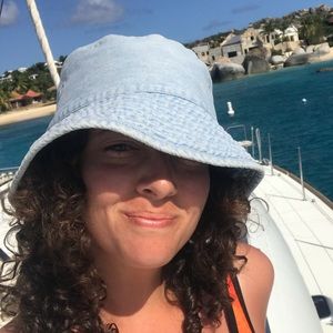 Meet your Posher, Caroline